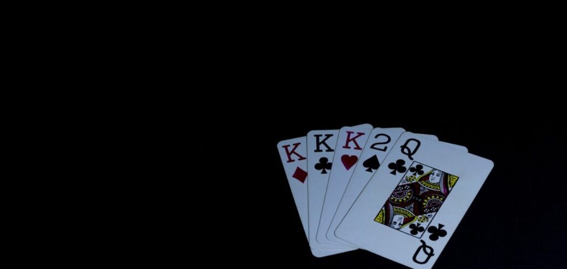 poker table deck cards game luck 2376676